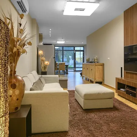 R Apartment