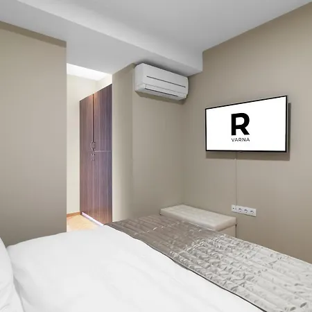 Apartment R *