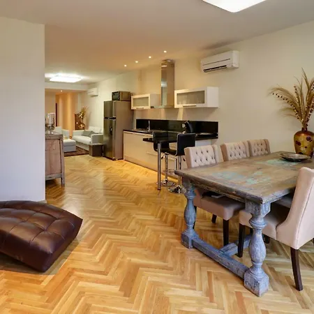 Apartment R *